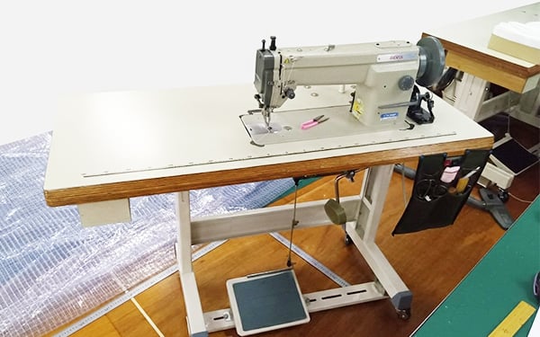 写真：工業用ミシン（産業用ミシン）