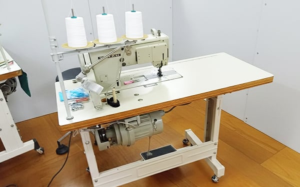 写真：工業用ミシン（産業用ミシン）